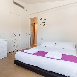Stunning Floor Flat In The Heart Of - With Car Park Apartment
